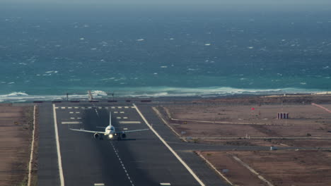 despegue del avión en el aeropuerto