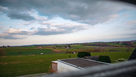 Wunderschöne-Landschaft,-Schönes-Wetter-Zeitraffer-Mit-Sanftem-Gleiten,-Ziehenden-Wolken-Und-Schatten