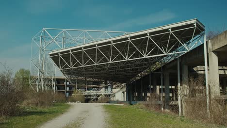 Skelettrahmen-Des-Verlassenen-Universitätsklinikgebäudes-Zagreb,-Kroatien