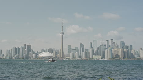 Vista-De-Toronto-Desde-La-Isla-De-Toronto