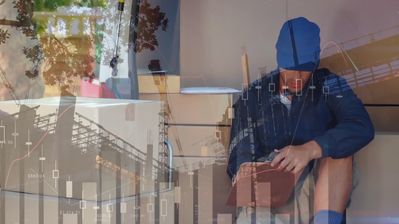 Animazione di dati finanziari sopra un corriere maschio caucasico felice che conta pacchi.