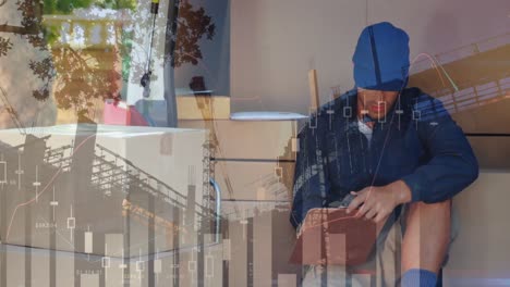 animación de datos financieros sobre felices mensajeros caucásicos masculinos contando paquetes