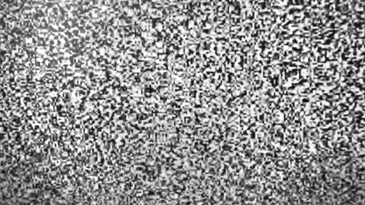 retro tv. error de video. ruido abstracto de la televisión analógica. fallo digital. daño a la señal de video con ruido de píxeles y ruido. fondo de ensueño en blanco y negro. retro tv.