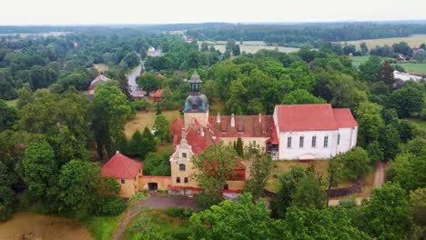 Lielstraupe-Medieval-Castle-in-the-Village-of-Straupe-in-Vidzeme,-in-Northern-Latvia