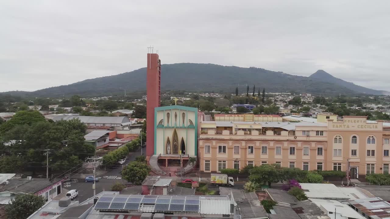 escuela santa cecilia en santa tecla, el salvador - toma aérea de drones