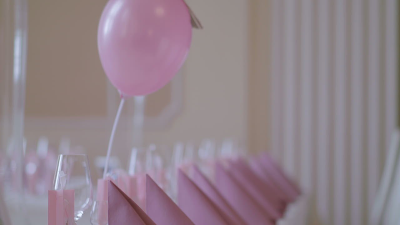 mesa decorada para una cena de boda 10