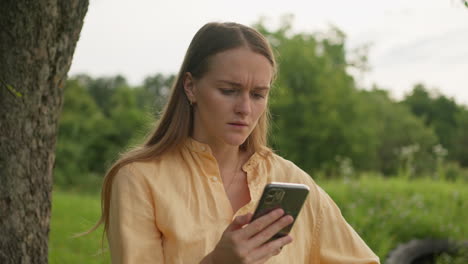 woman reading seriously, mobile phone, video call, sad