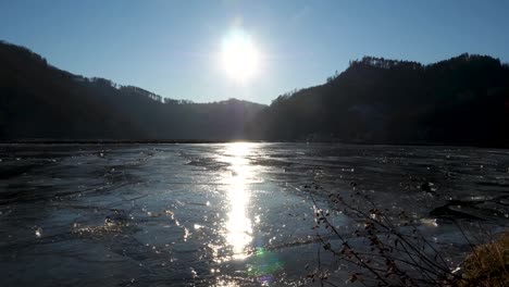 Eisschmelze-Auf-Der-Donau