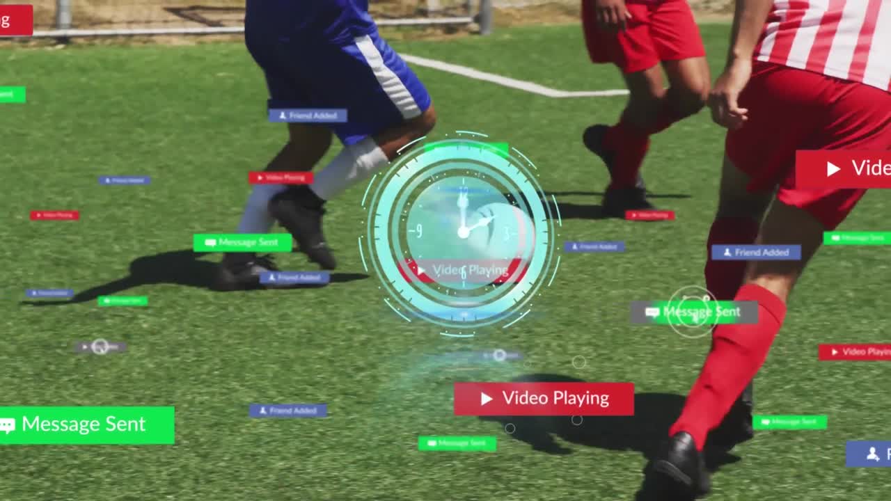 축구를 하는 남자 선수들의 중간 섹션 위에 틱하는 시계와 소셜 미디어 아이콘의 애니메이션