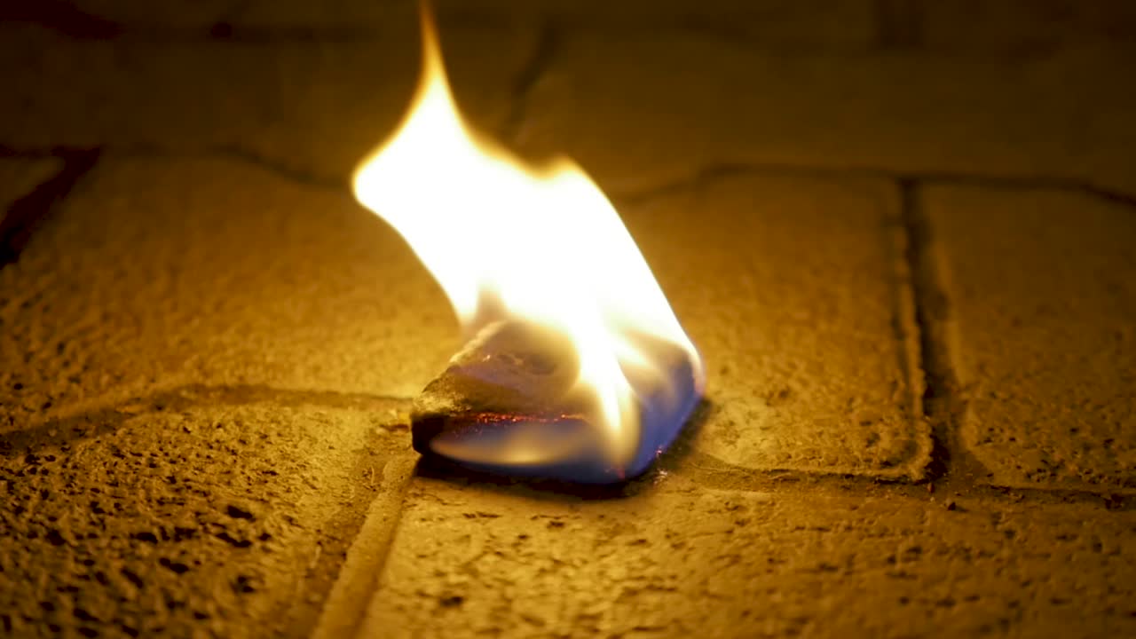 quema de combustible en el pavimentador de ladrillos