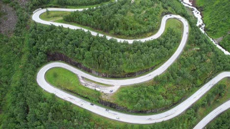 Carreteras-Extremas-De-Montaña-En-Noruega