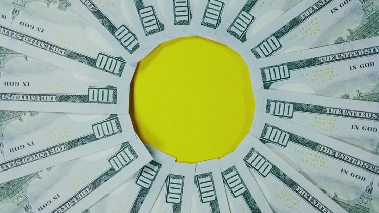 Il dollaro sul giradischi. Il dollaro che gira e ruota. Creare una forma circolare di design.
