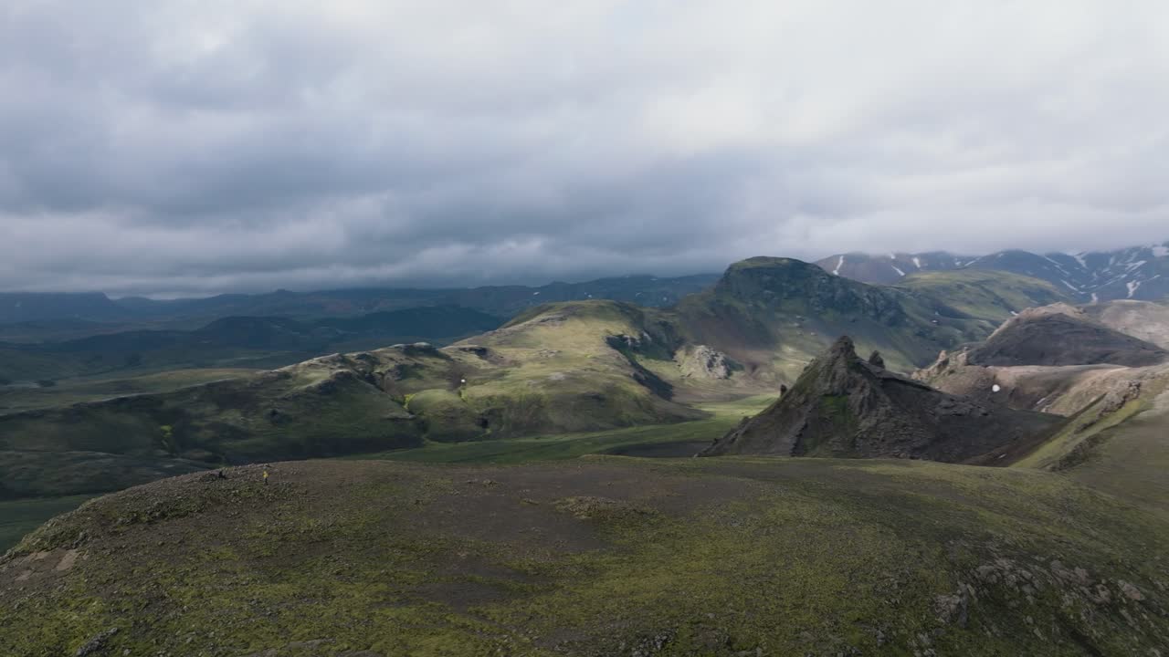 Laugavegur trail, Hvanghil area, Windy day, Iceland