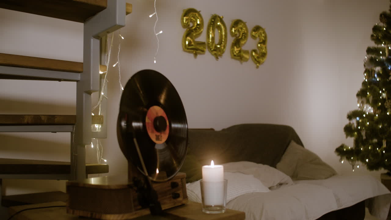 거실에서 새해 전날 축제.