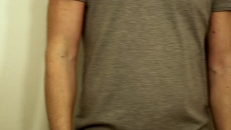 corazón roto sin amor, romper separando un corazón en dos pedazos