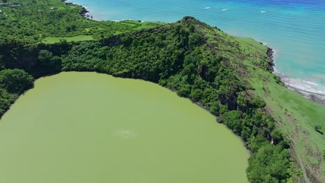 comoros - grande comore - lac salé - fast approach of the lake