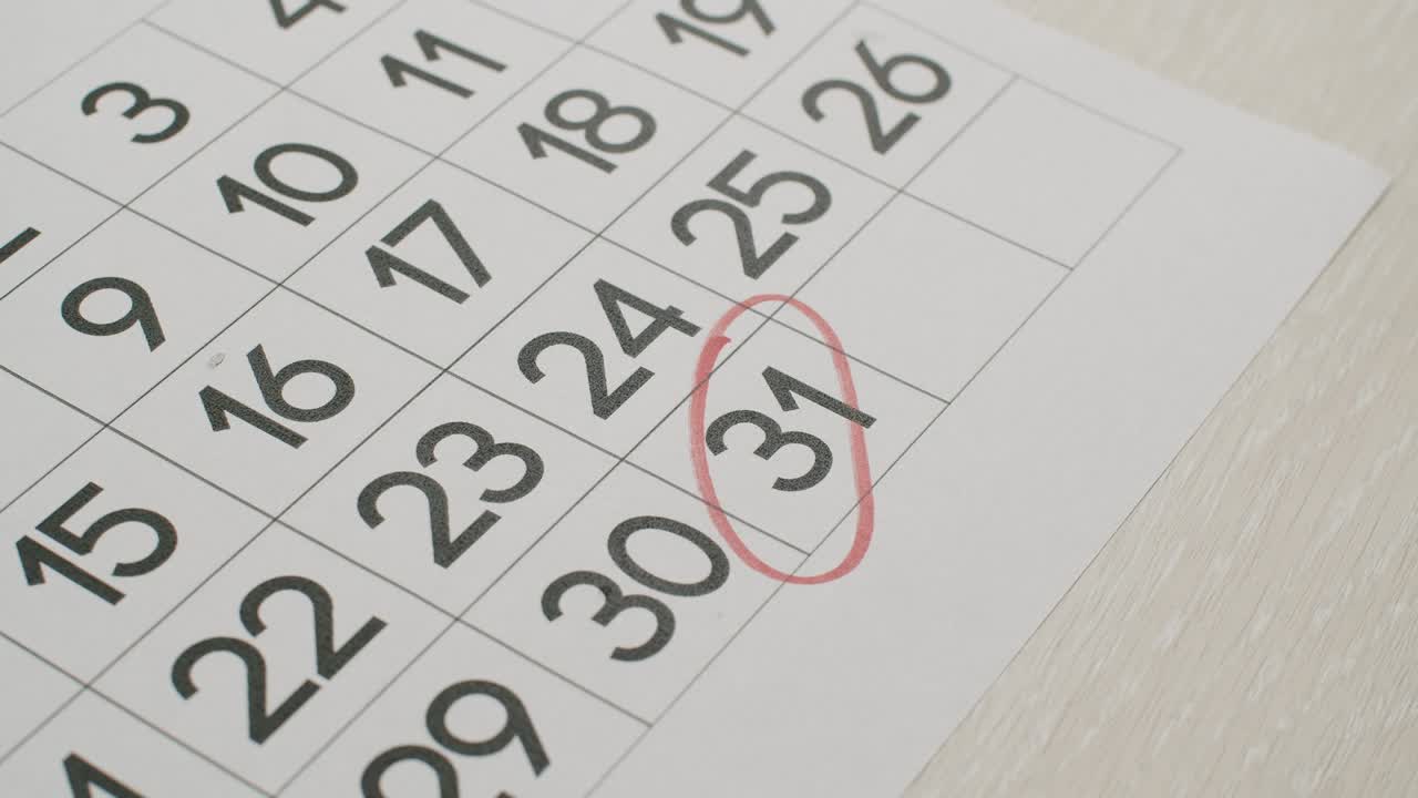 calendario 31o día del mes tachado. firmar un día en un calendario.