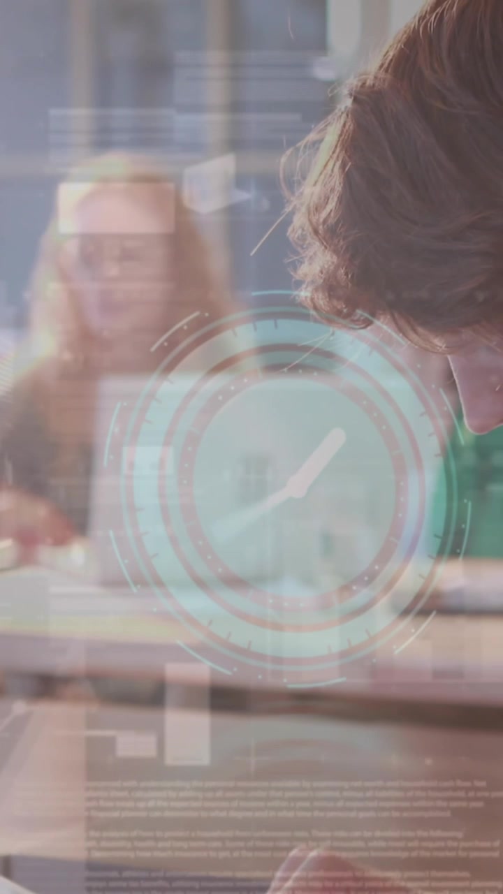 Animazione di orologio, statistiche ed elaborazione di dati su un uomo d'affari in riunione.