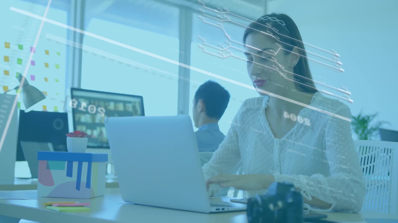 animación del procesamiento de datos financieros sobre diversas personas de negocios que trabajan en la oficina