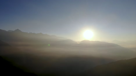 Amanecer-En-Las-Montañas-Con-Picos-Del-Himalaya-En-La-Región-Del-Everest