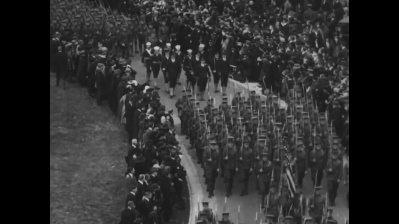 第一次世界大戦の無名アメリカ人兵士がワシントン dc のアーリントン墓地に運ばれる