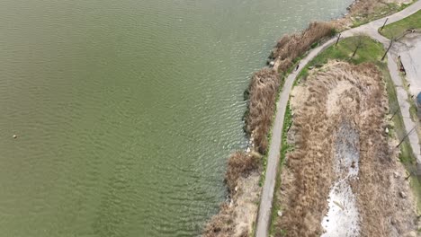 вид с воздуха на парк флашинг мидоу корона в куинсе, штат нью-йорк в солнечный день