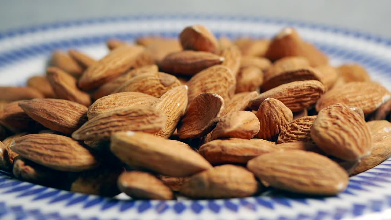 Un mucchio di mandorle