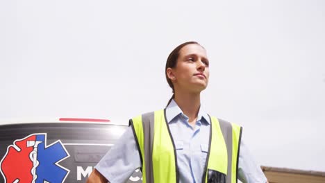 retrato de una mujer de ambulancia