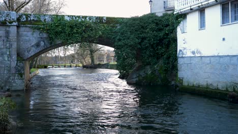 Steinbrücke-In-Baños-De-Molgas,-Ourense,-Spanien