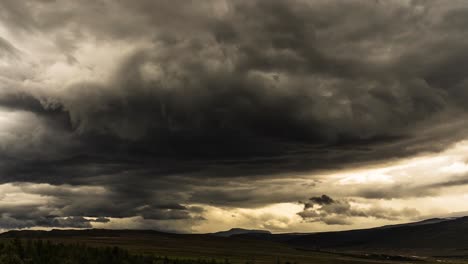 algunos increíbles timelapses de nubes tomados en islandia con la sony a7iii