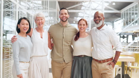 Gente-De-Negocios,-Abrazo-Y-Diversidad-De-Grupo.