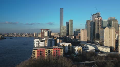 Canary-Wharf-the-financial-capital-of-London-on-River-Thames,-drone-dolly