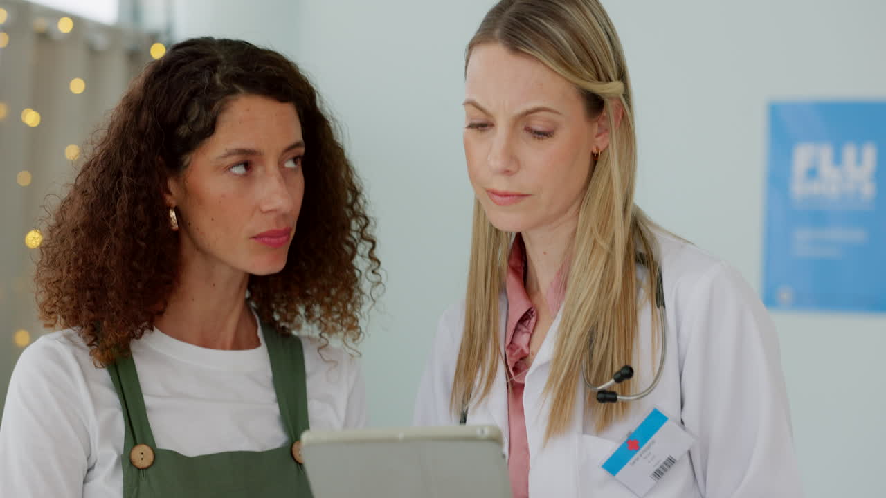 의사, 의사 및 환자와의 태블릿 토론