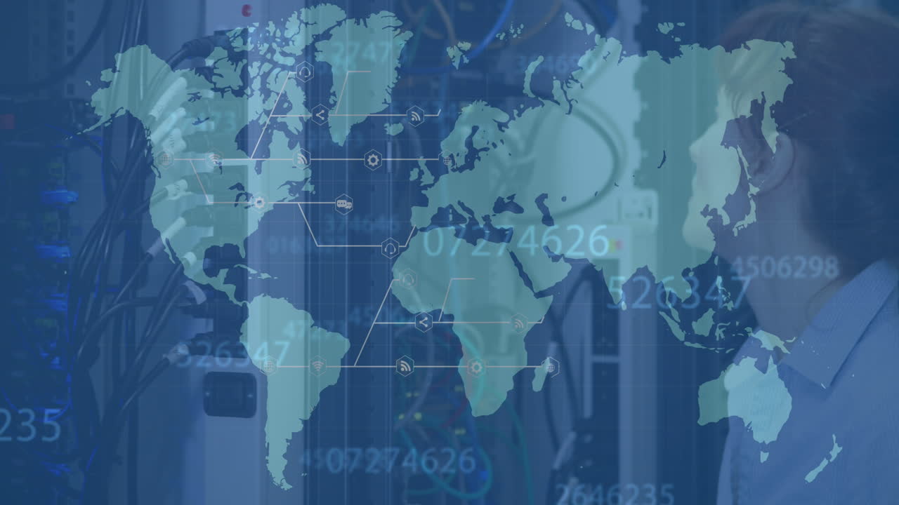 서버 에서 미소 짓는 여성에 대한 디지털 아이콘 네트워크를 통해 여러 번 번호를 변경합니다.