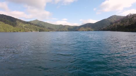 Vista-Desde-Un-Barco-En-El-Sonido-De-Malborough