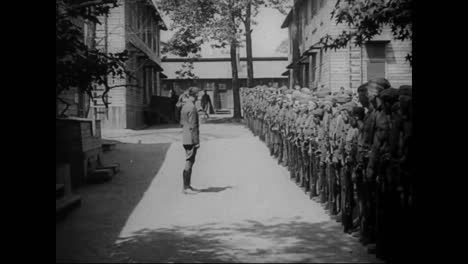 1918년 뉴욕의 호보켄 항구에서 제1차 세계대전을 위해 군대가 미국을 떠날 준비를 하고 있습니다.