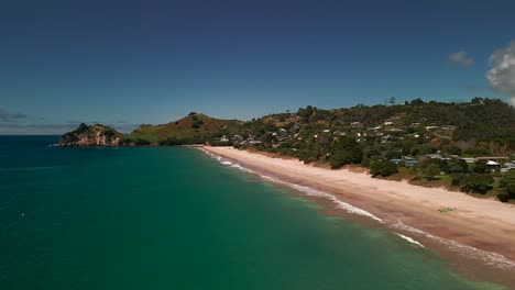 Einsamer-Strand-In-Neuseeland-Bei-Ebbe