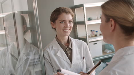 female scientists discussing in a laboratory