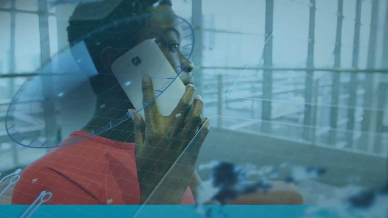 animación de sonar, ondas de sonido sobre el patrón de la cuadrícula contra la mujer afroamericana hablando por teléfono celular