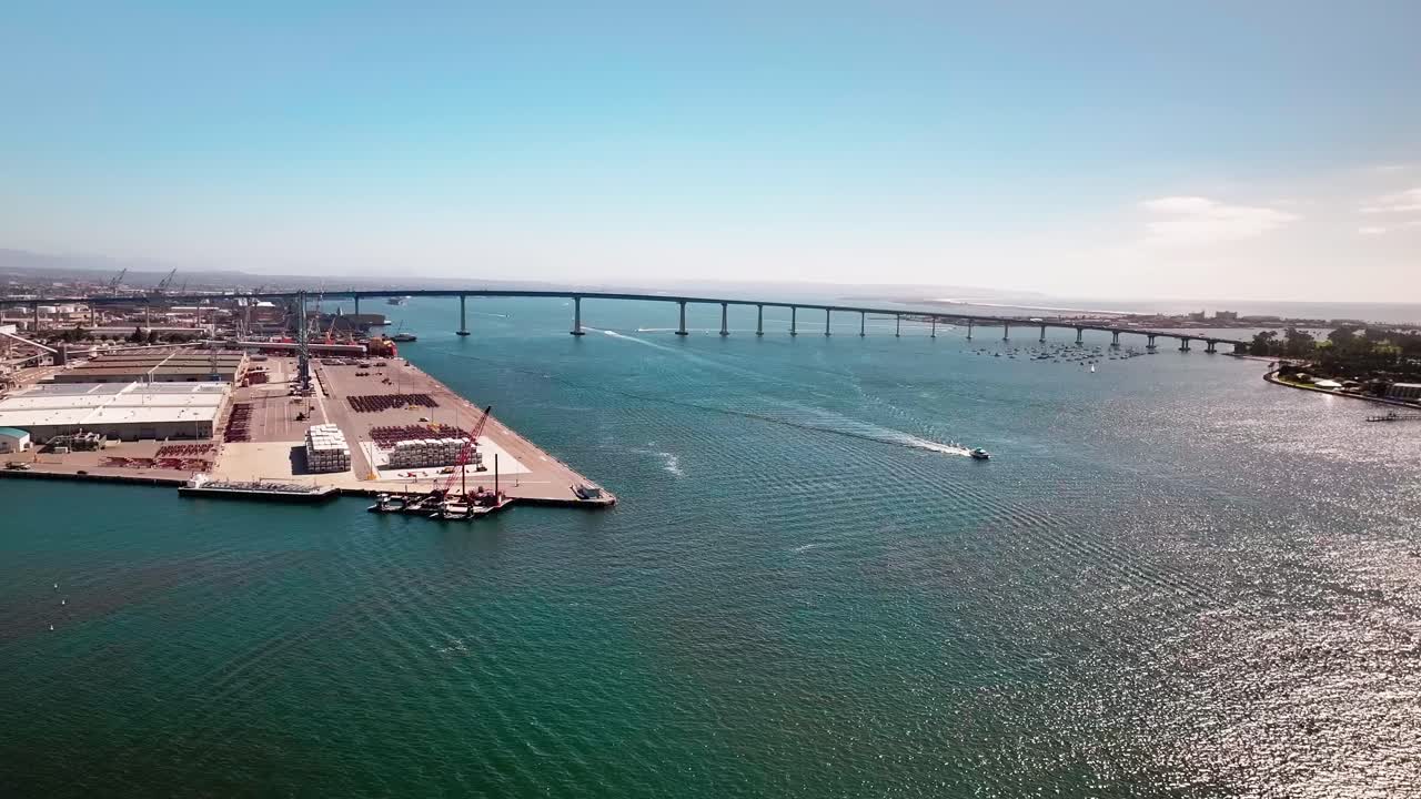 산디에고 코로나도 다리의 공중 뷰