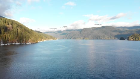 varias tomas de drones y dslr en la hermosa cala profunda en vancouver, bc
