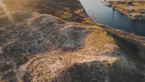 Dünen-Am-Ufer-Des-Muskegon-Lake-Im-Spätherbst