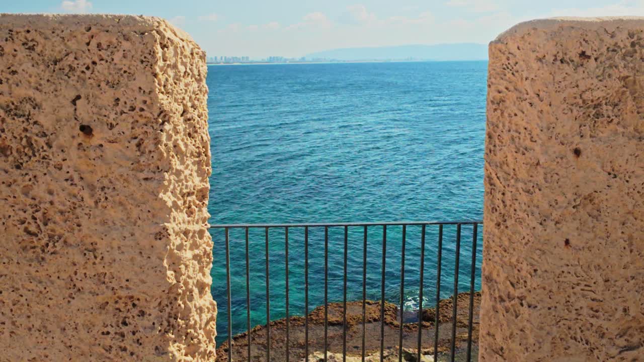 Mura della città vecchia di Akko affacciate sul Mar Mediterraneo