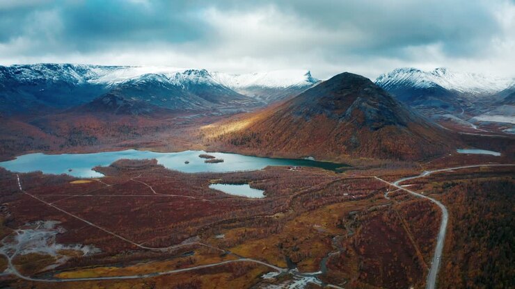 vista aerea delle montagne khibiny nella penisola di kola in russia