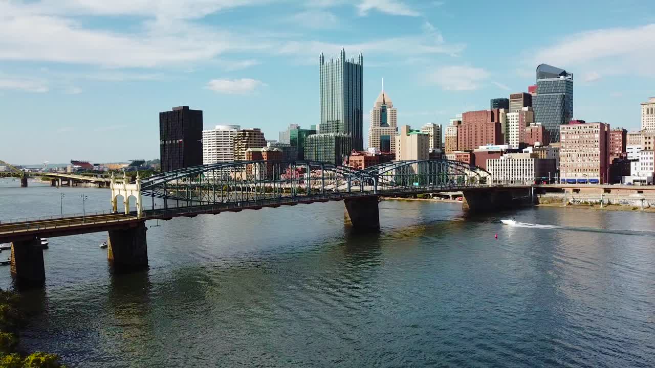 피츠버그 펜실베이니아 시내 스카이라인의 아름다운 공중