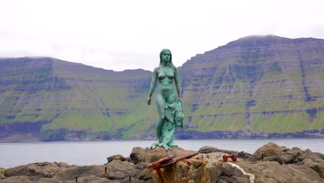 right pan showing mikladalur's kopakonan in kalsoy, faroe islands
