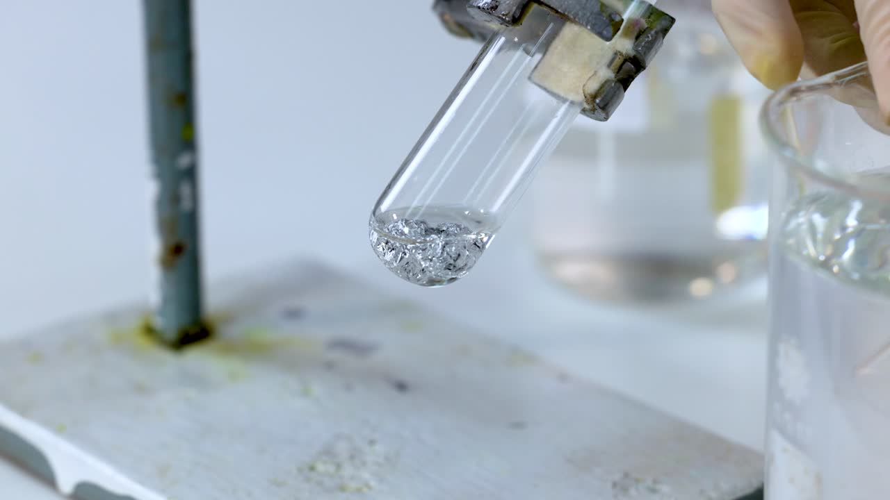 Chemical reaction demonstration with zinc and acid