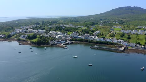 Roundstone-village,-Connemara,-County-Galway,-Ireland,-July-2021