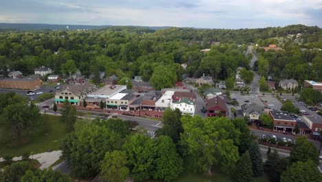 aerial push in to blacksburg virginia in 4k