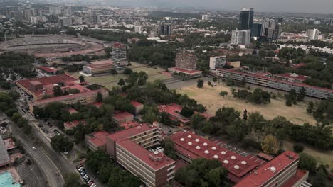 hiperlapso del campus de la unam en el sur de la ciudad de méxico